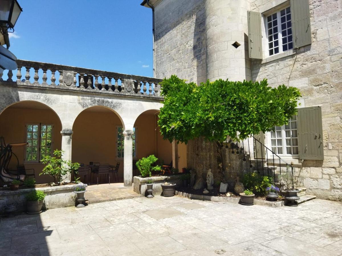 Chateau Des Senechaux, Bourdeilles Buitenkant foto