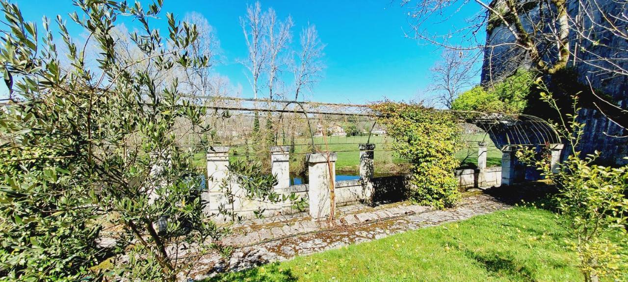 Chateau Des Senechaux, Bourdeilles Buitenkant foto
