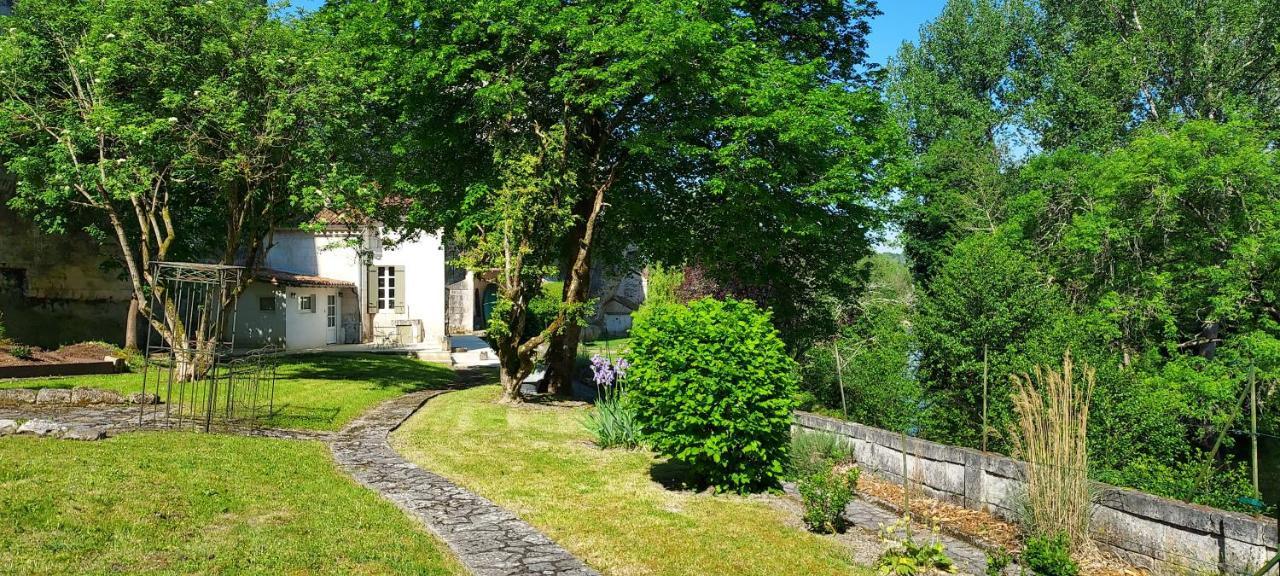 Chateau Des Senechaux, Bourdeilles Buitenkant foto